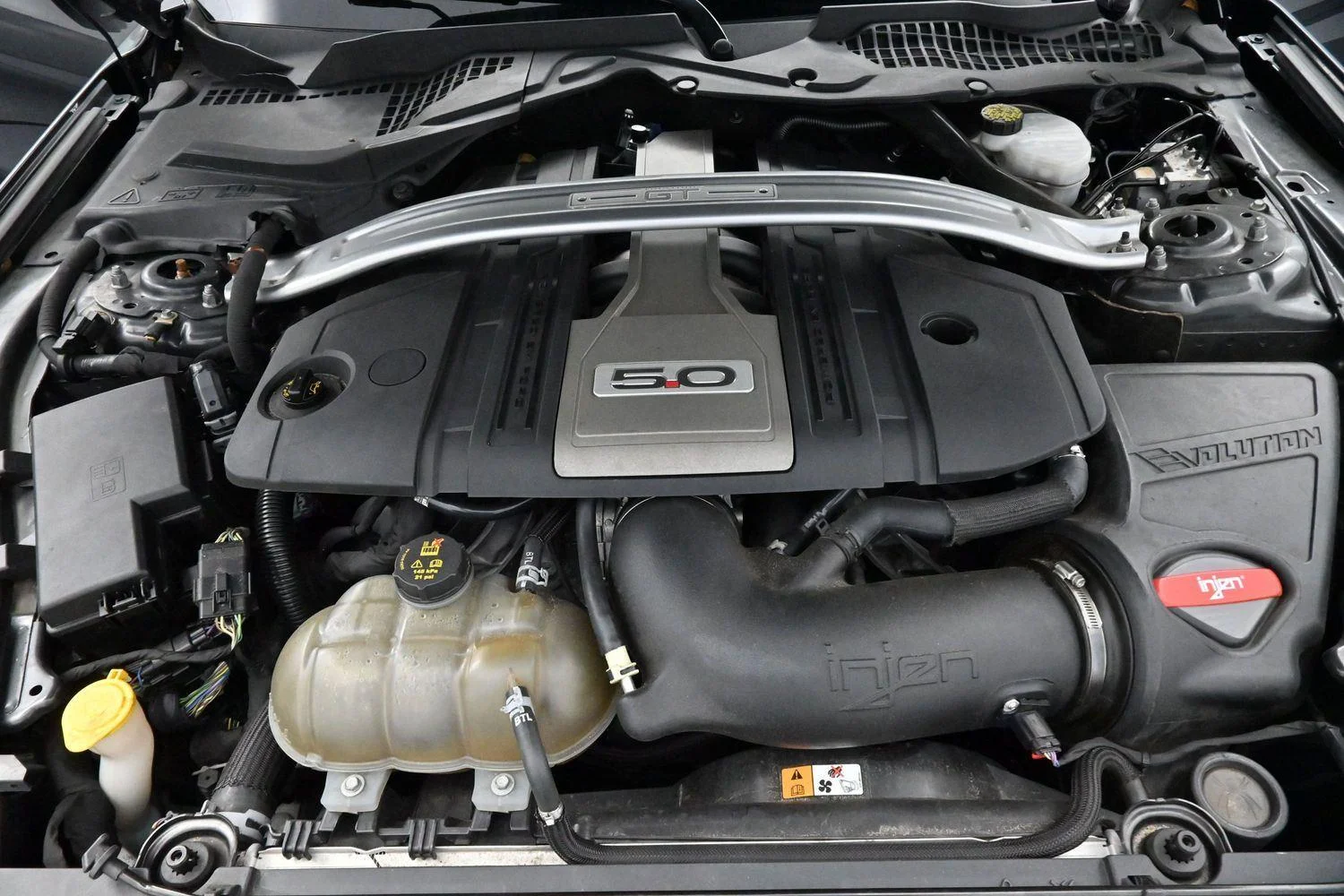 Used 2018 Magnetic Ford GT Premium image 30