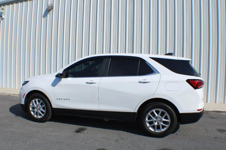 Used 2023 SUMMIT WHITE Chevrolet LT image 3