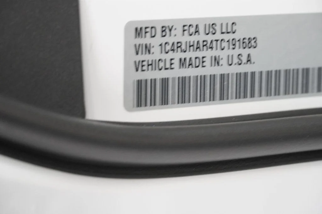 New 2026 Bright White Clear-Coat Exterior Paint Jeep Laredo Altitude image 41