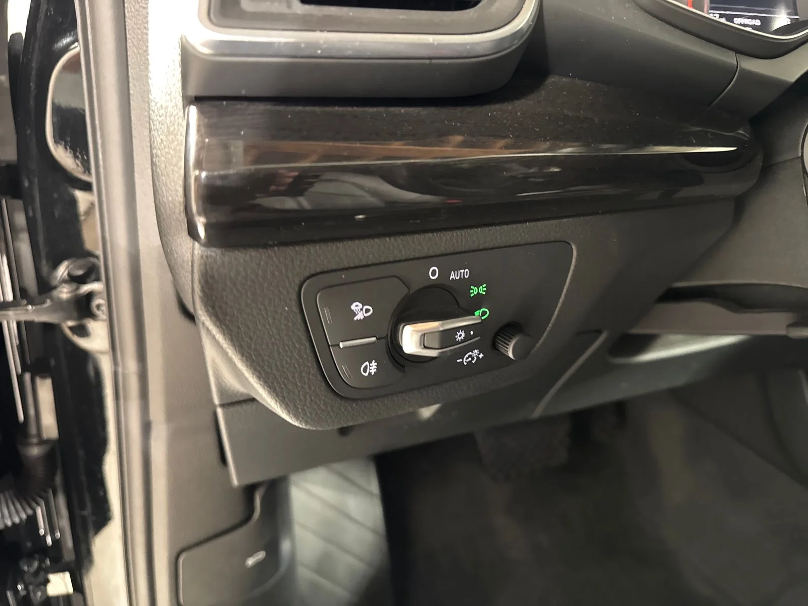 Used 2019 Brilliant Black Audi 2.0T Premium quattro image 18