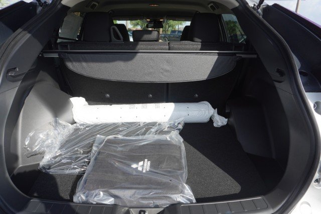 New 2026 Alloy Silver Metallic Mitsubishi ES image 10