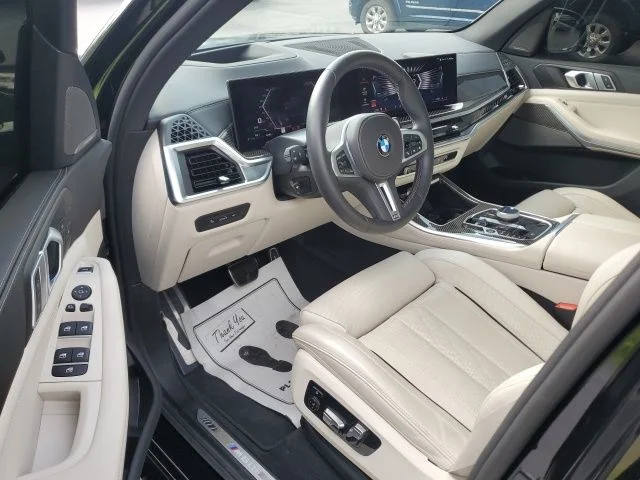 Used 2025 Black BMW M60i image 9