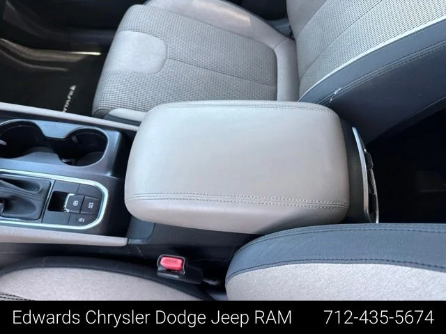 Used 2019 Red Hyundai SE image 20