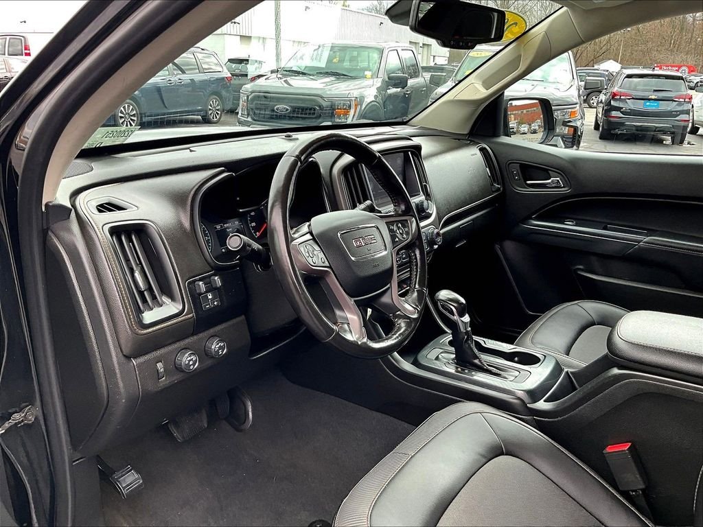Used 2022 Black GMC AT4 w/Cloth image 8
