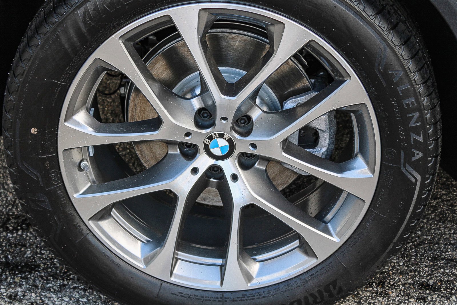 New 2026 Mineral White Metallic BMW xDrive40i image 8