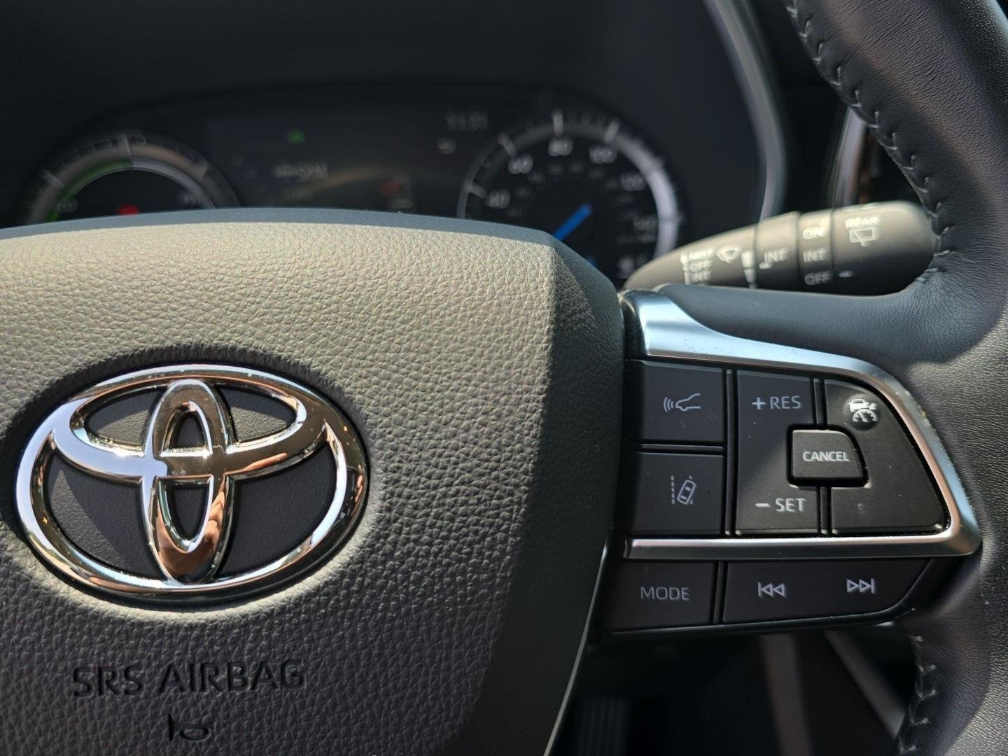 Used 2021 Moondust Toyota Hybrid XLE image 14