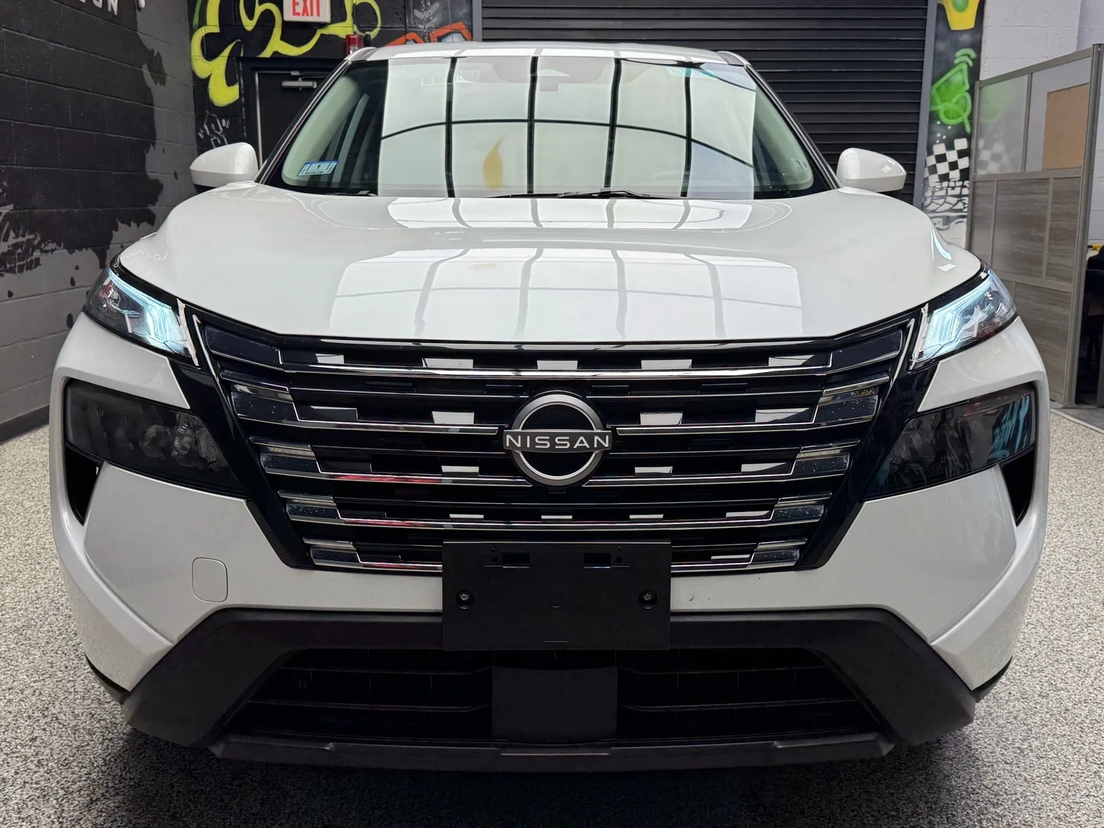 Used 2025 Everest White Pearl (qbe) Nissan SV image 2