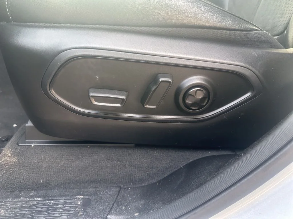 Used 2024 Silver Jeep Altitude image 16