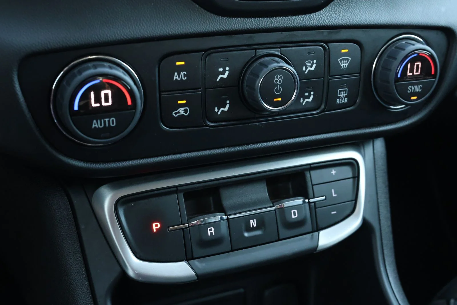 Used 2024 Black GMC SLT image 21