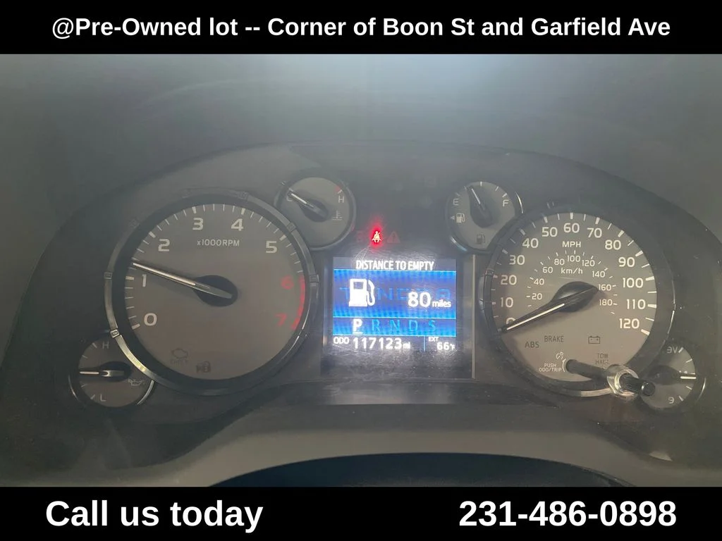 Used 2015 White Toyota SR image 18