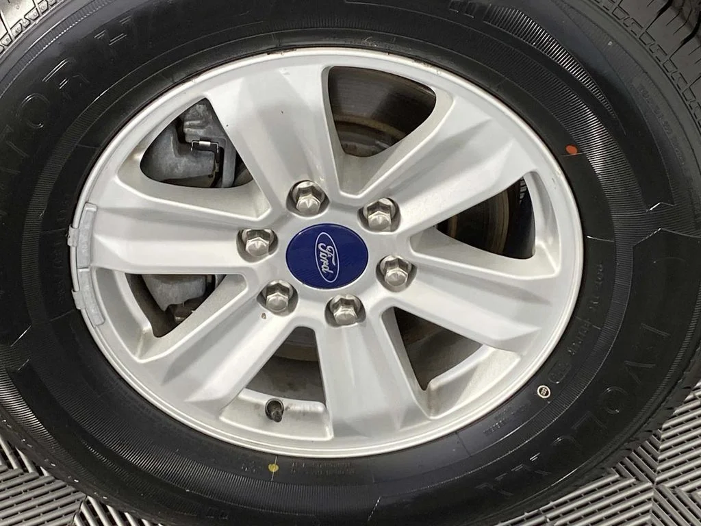 Used 2019 Gray Ford XLT image 28