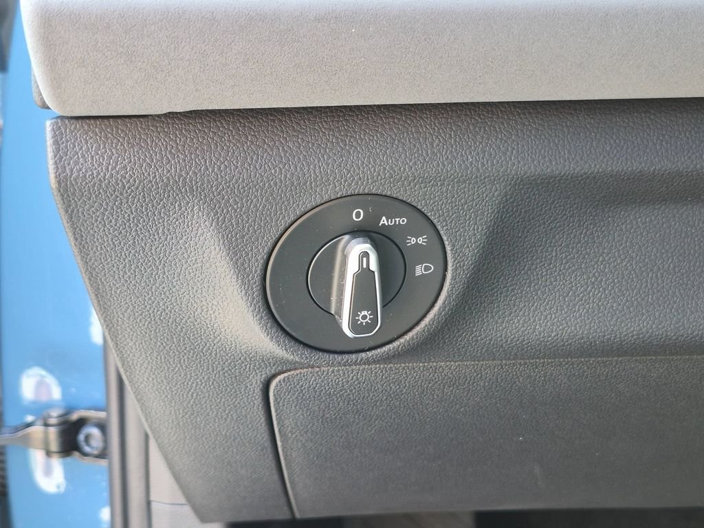 Used 2025  Volkswagen 1.5T SE image 16
