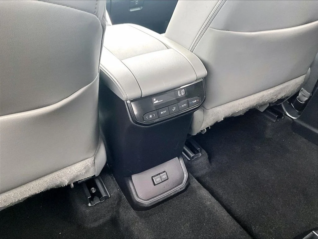 2024 Toyota Highlander XLE - Photo 13