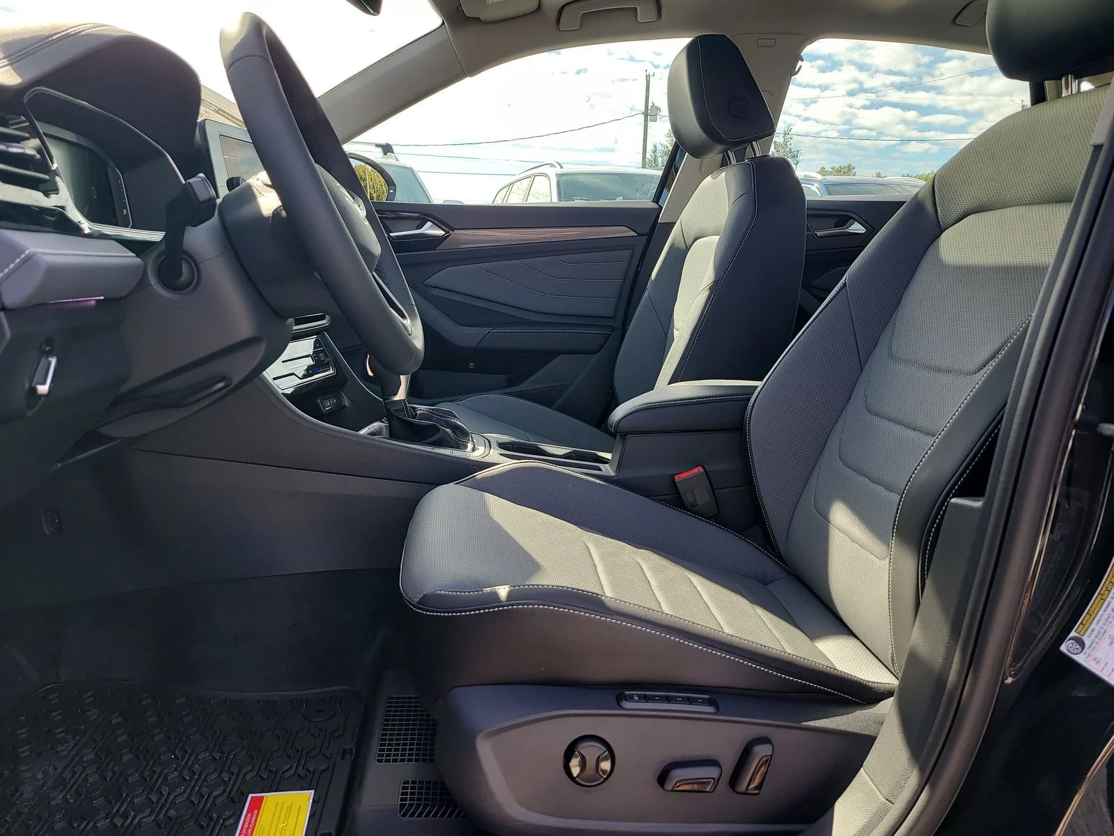 New 2026 Deep Black Pearl Volkswagen 1.5T SEL image 18