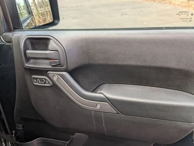 Used 2011 Green Jeep Unlimited Sport image 33