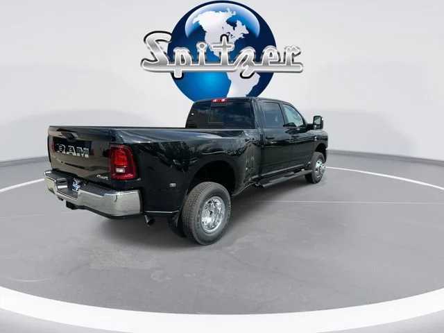 New 2026 Diamond Black Crystal Pearl-Coat Exterior Paint RAM Tradesman image 10