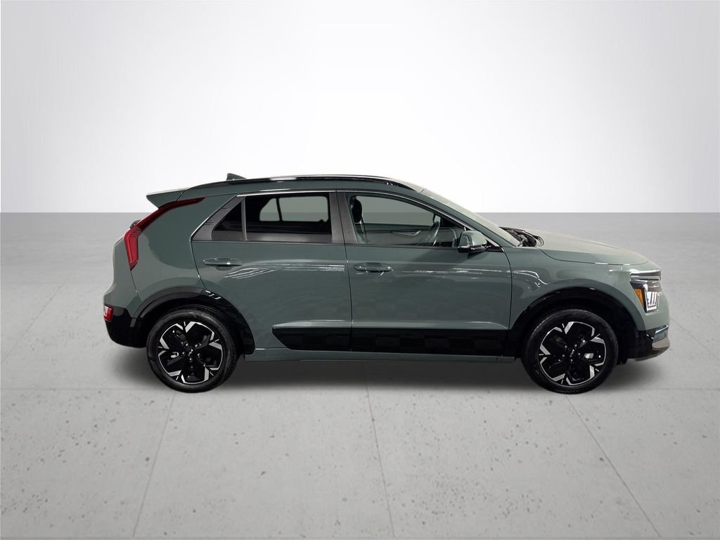 Used 2024 Green Kia Wind image 5