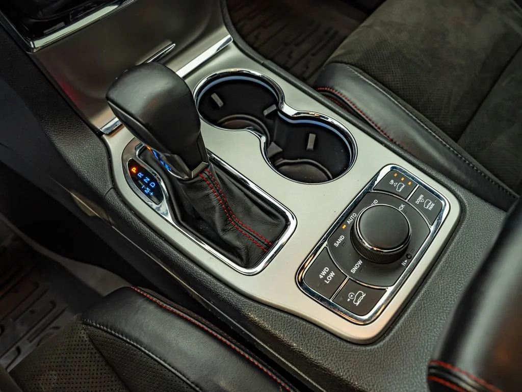 Used 2019 Bright White Clearcoat Jeep Trailhawk image 30