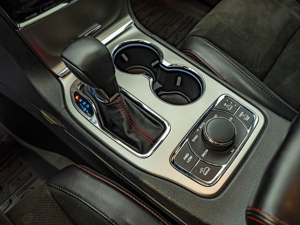 Used 2019 Bright White Clearcoat Jeep Trailhawk image 30