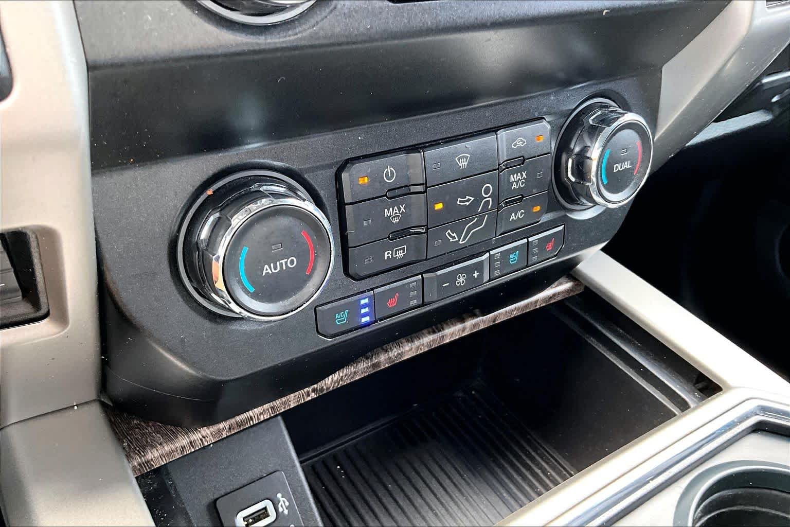 Used 2019 Blue Jeans Metallic Ford LARIAT image 31