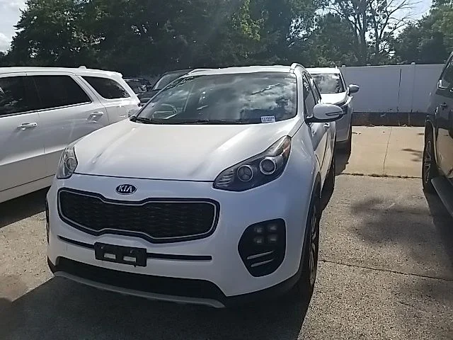 Used 2018 White Kia EX image 11