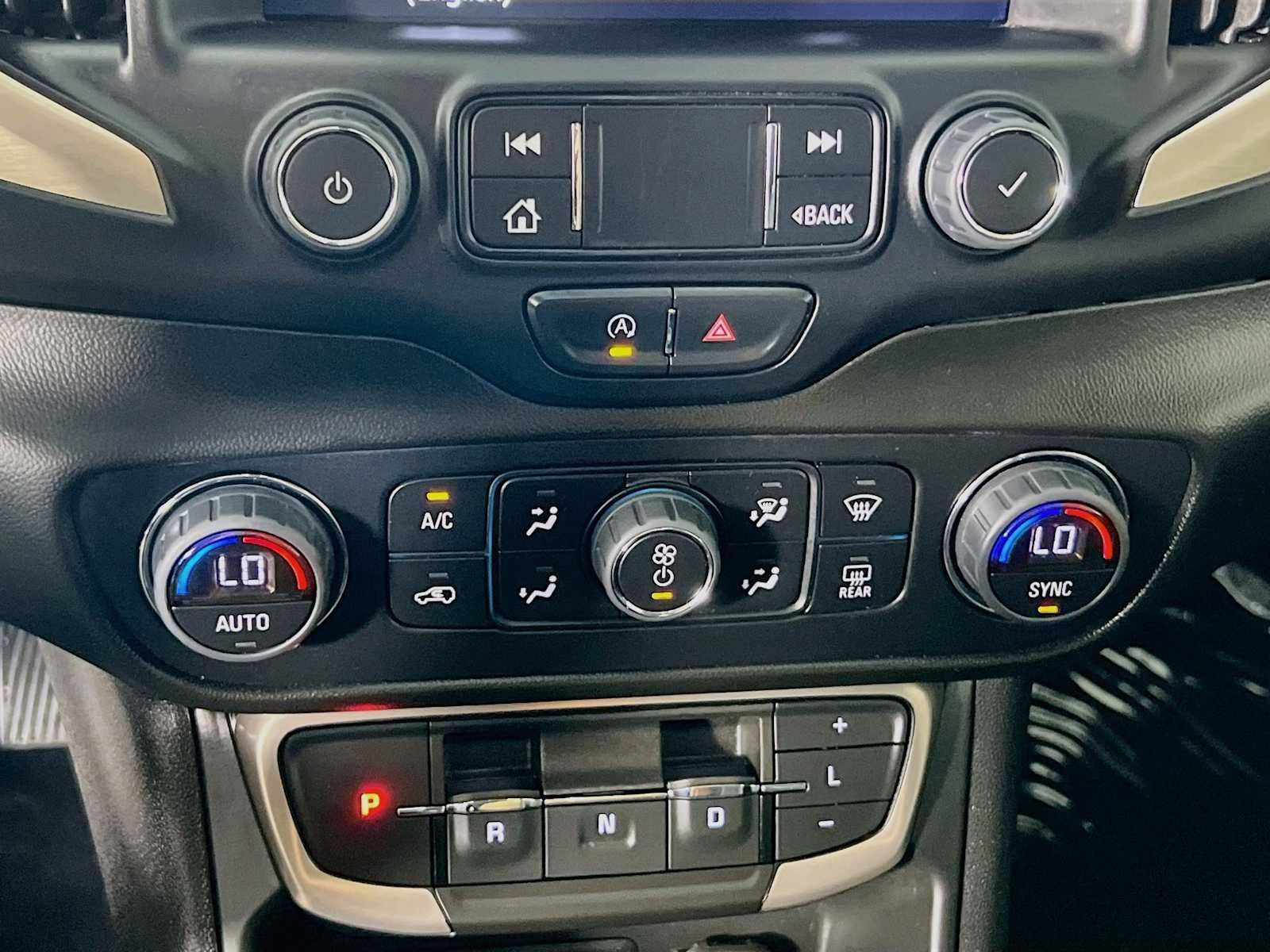 Used 2022 White Frost Tricoat GMC Denali image 16
