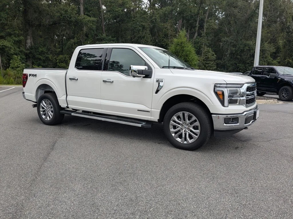 New 2025 Star White Metallic Tri-Coat Ford Lariat image 2