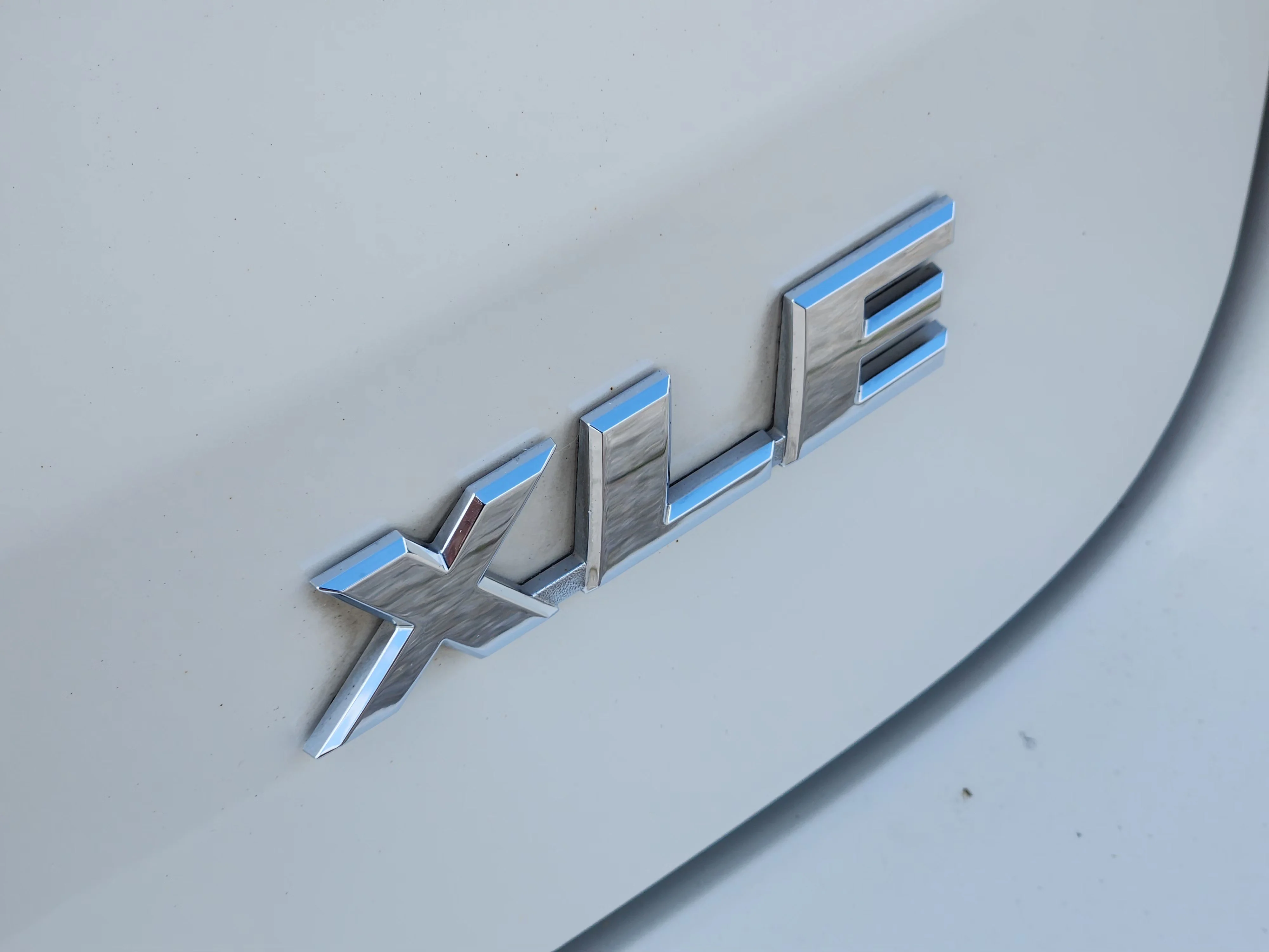 Used 2017 White Toyota XLE image 13