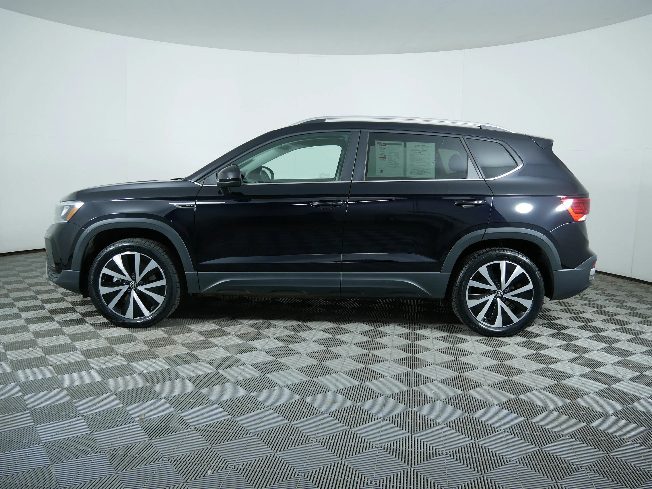 Certified Used 2022 Black Volkswagen SE image 4
