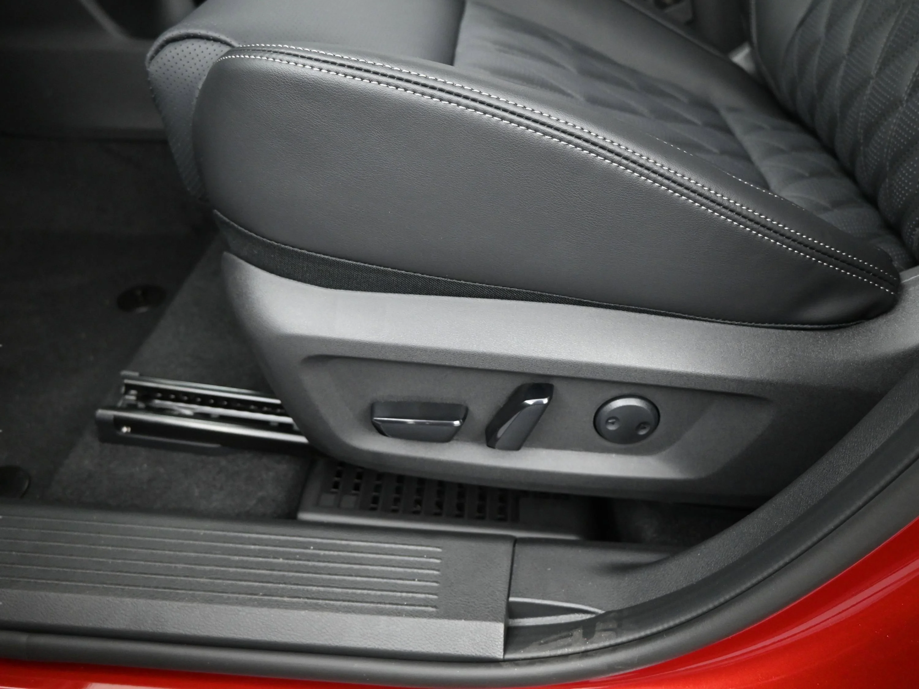 New 2026 Scarlet Ember Tintcoat Nissan Platinum image 10