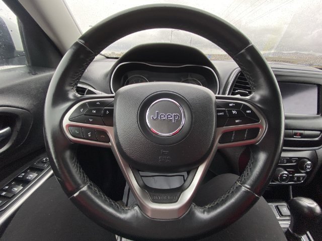 Used 2019 White Jeep Latitude Plus 4x4 image 14