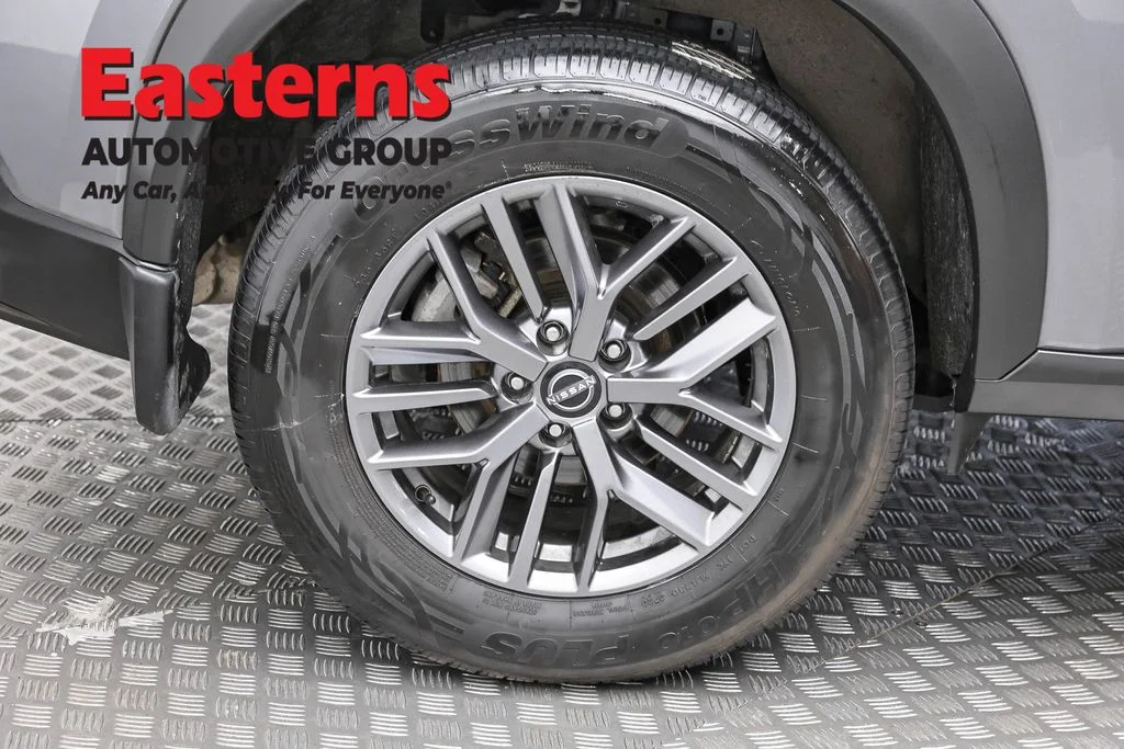 Used 2023 Gray Nissan S image 31