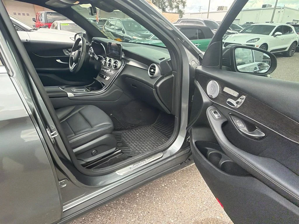 Used 2020  Mercedes-Benz GLC 300 image 16