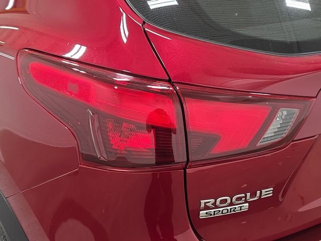 Used 2019 Red Nissan SL image 32