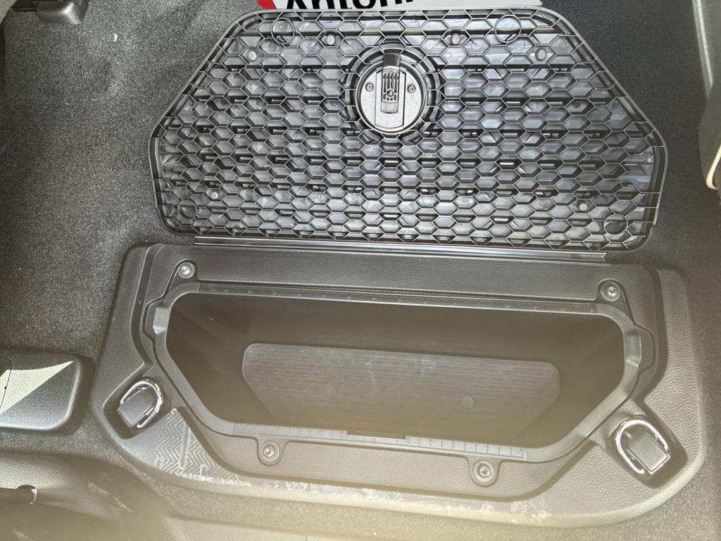 New 2026 Diamond Black Crystal Pearl-Coat Exterior Paint RAM Laramie image 38