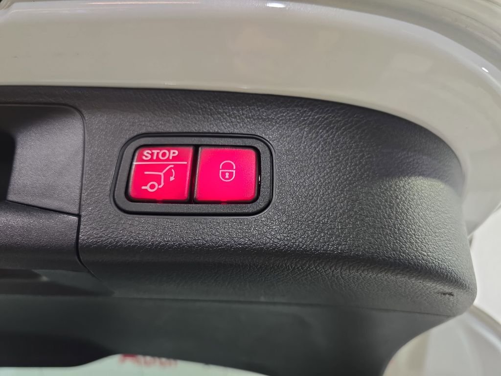 Used 2022  Mercedes-Benz GLA 250 image 16