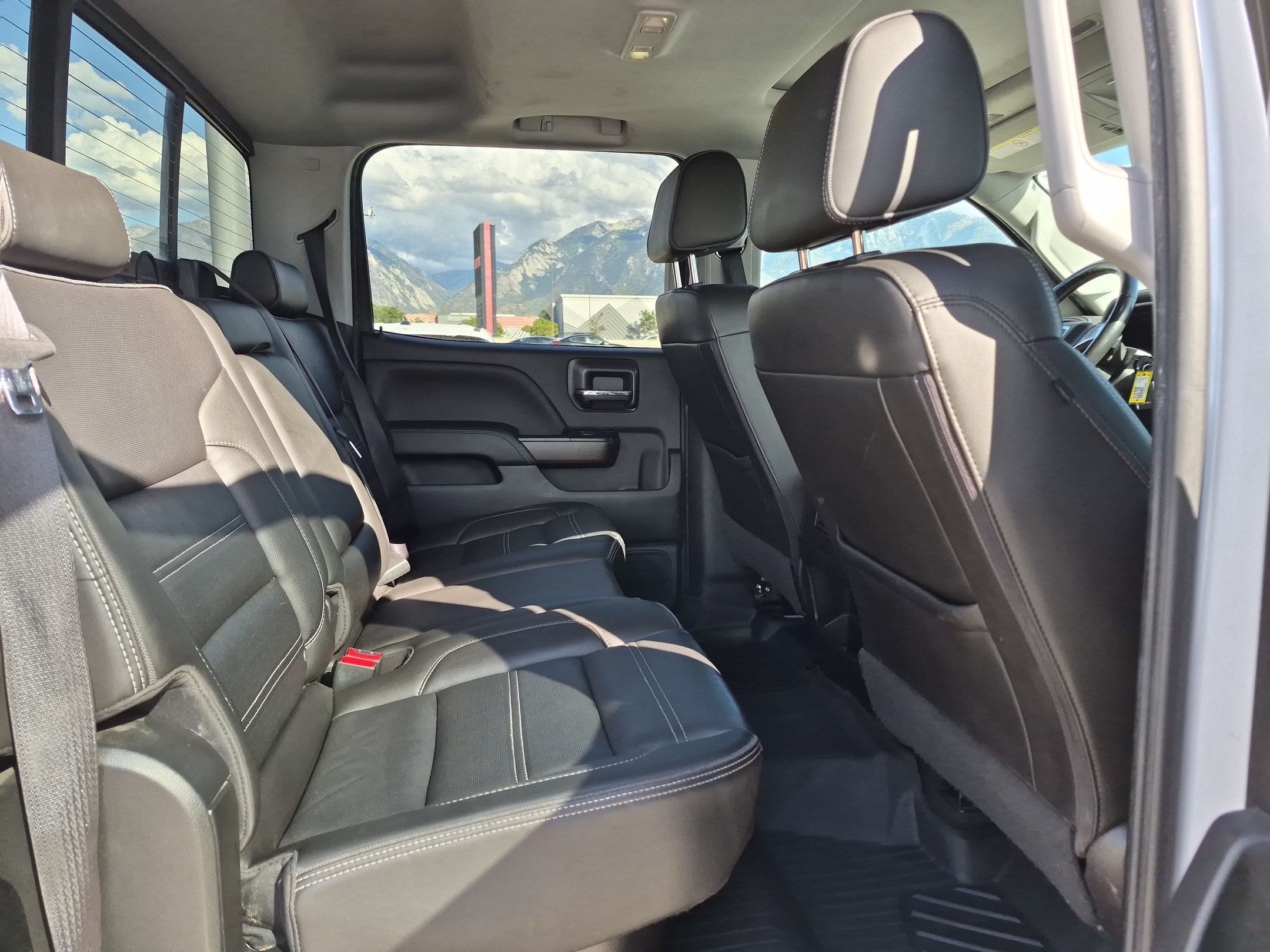 Used 2019 White Frost Tricoat GMC Denali image 26