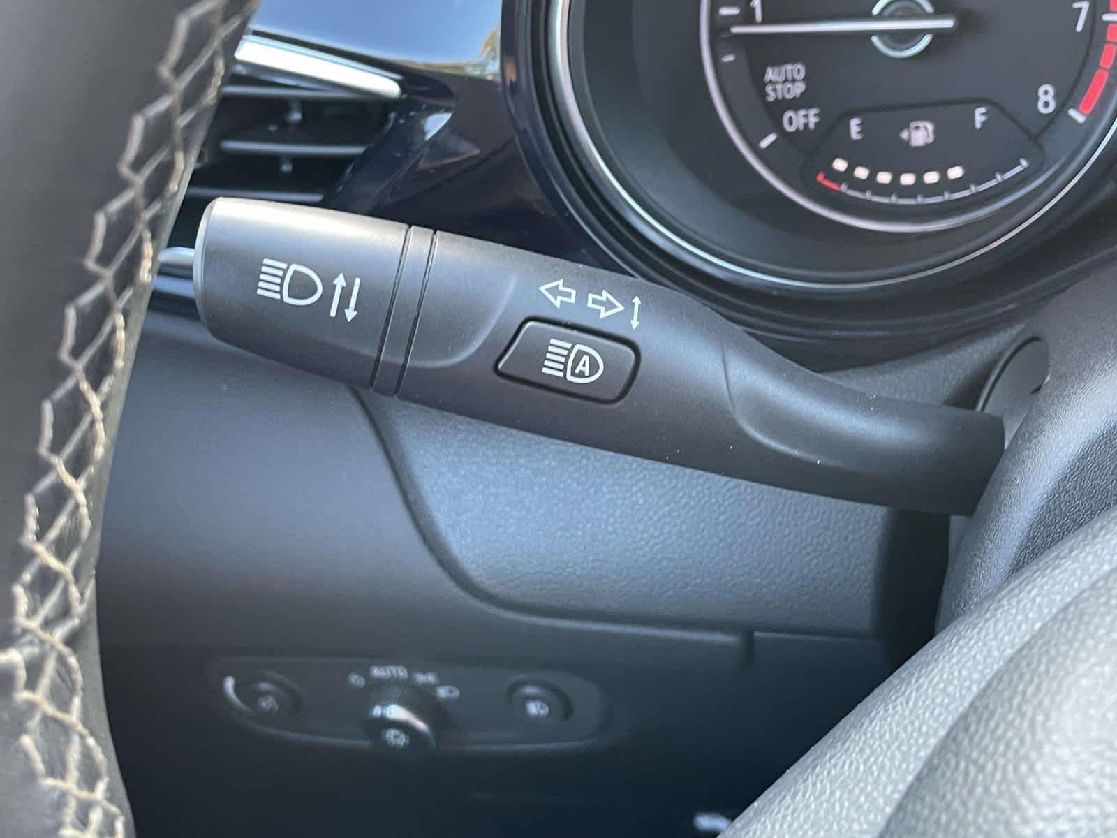 Used 2022 Summit White Buick Select image 37