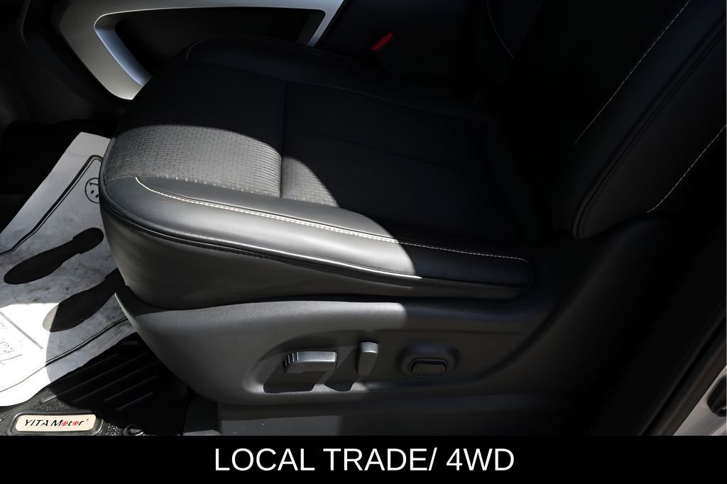 Used 2018 Silver Nissan PRO-4X image 13