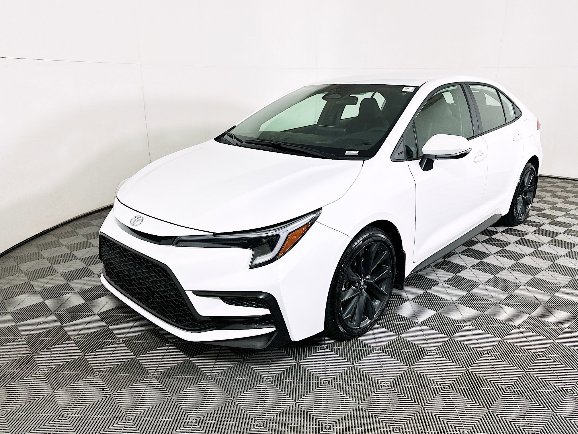 Used 2026 Ice Toyota SE image 7