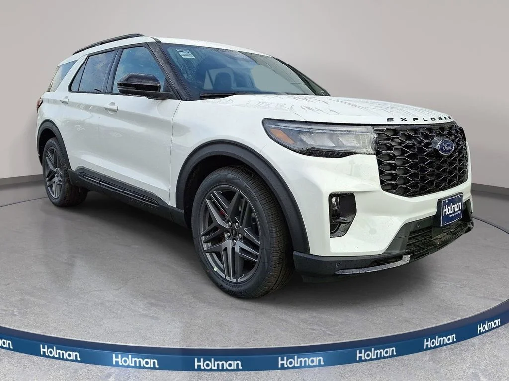 New 2026 Star White Metallic Tri-Coat Ford ST image 2