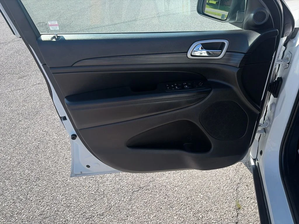 Used 2020 White Jeep Laredo E image 11
