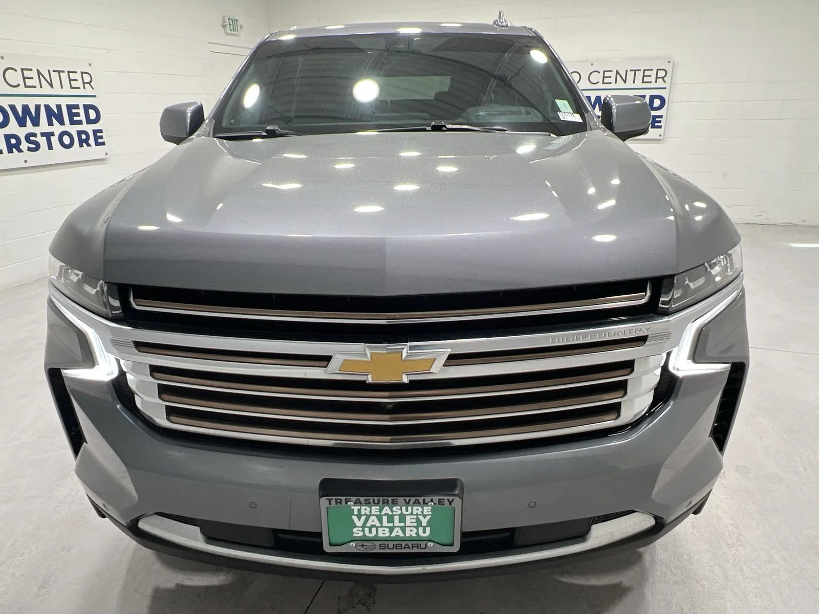 Used 2022 Gray Chevrolet High Country image 3