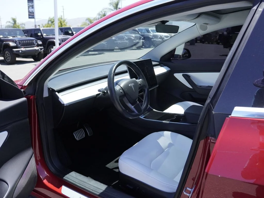 Used 2018 Red Tesla Long Range image 17
