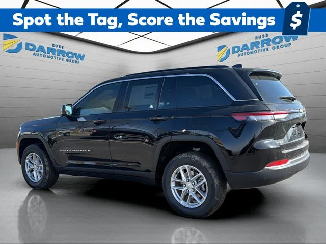 New 2026 Diamond Black Crystal Pearl-Coat Exterior Paint Jeep Laredo X image 3