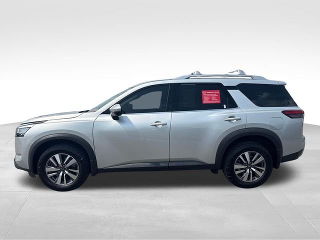 Used 2023 Silver Nissan SL image 3