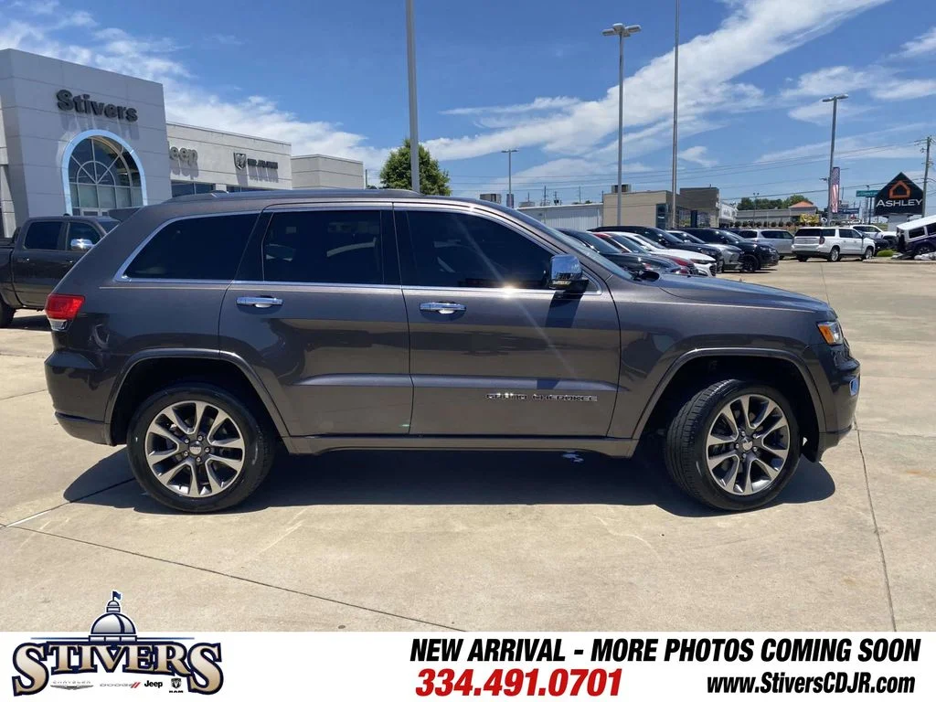 Used 2017 Gray Jeep Overland image 43