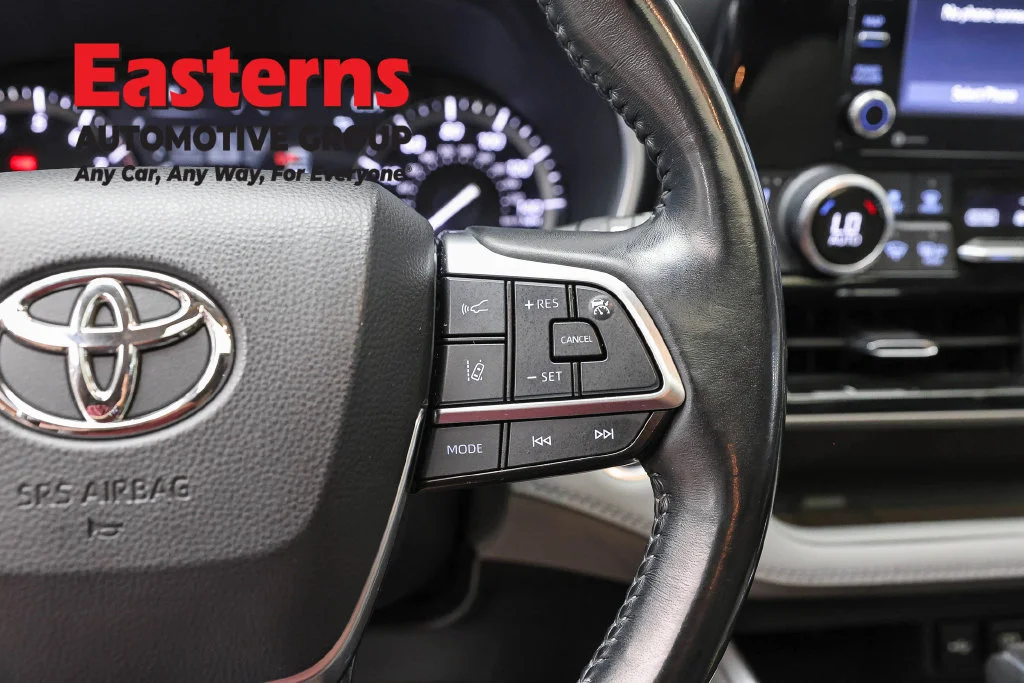 Used 2021 Silver Toyota XLE image 18