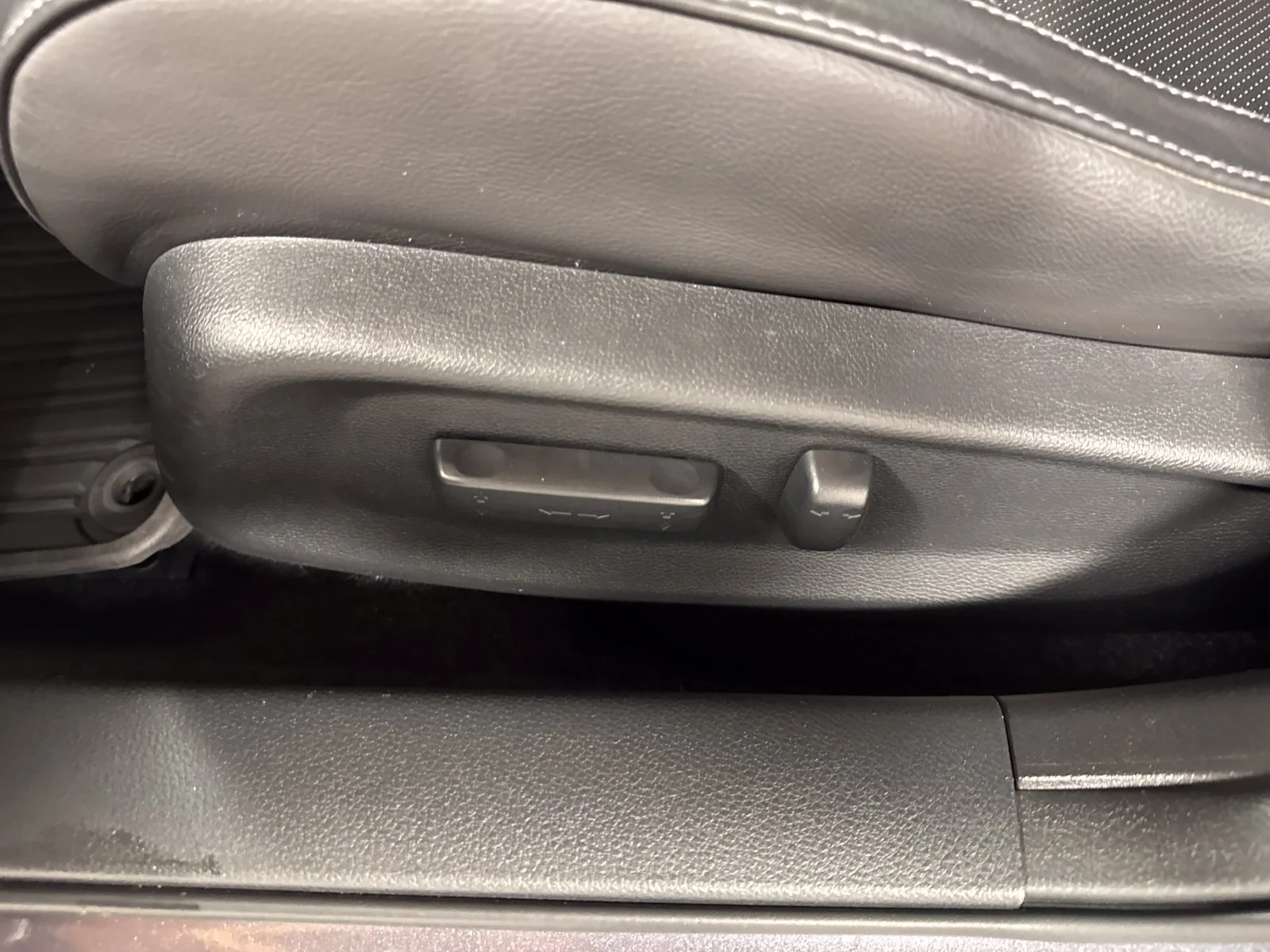 Used 2016  Honda Touring image 11