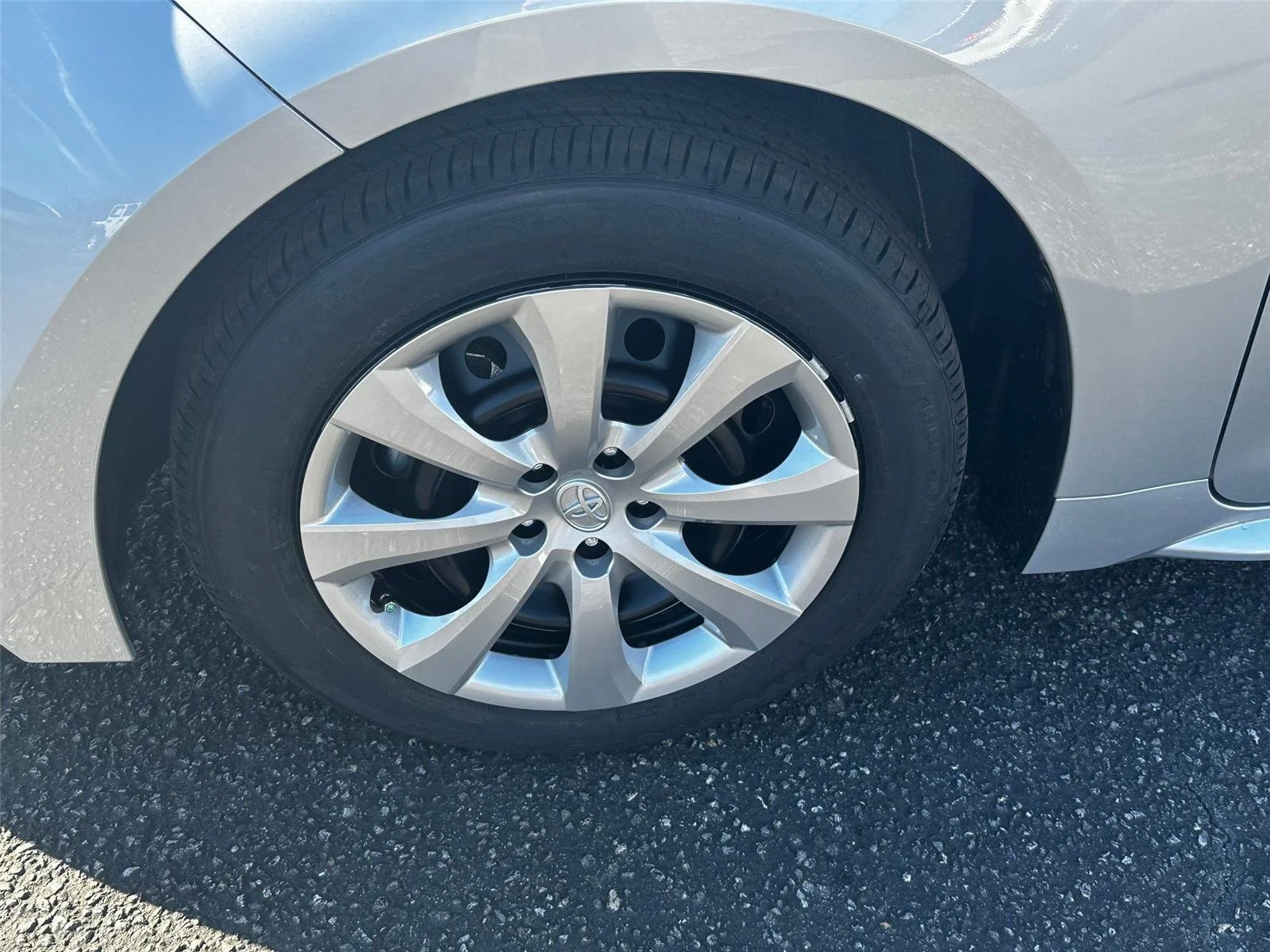 2025 Toyota Corolla LE - Photo 10